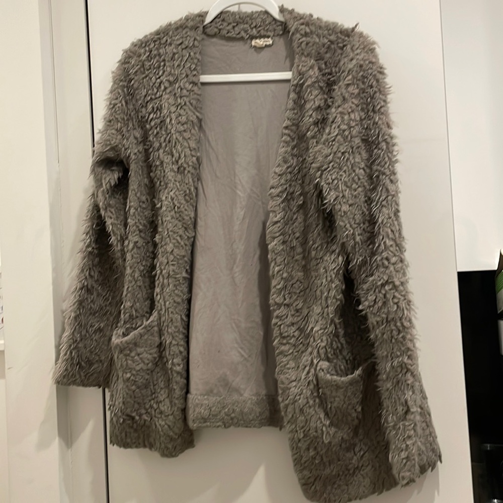 Fuzzy grey sweater (Size M)